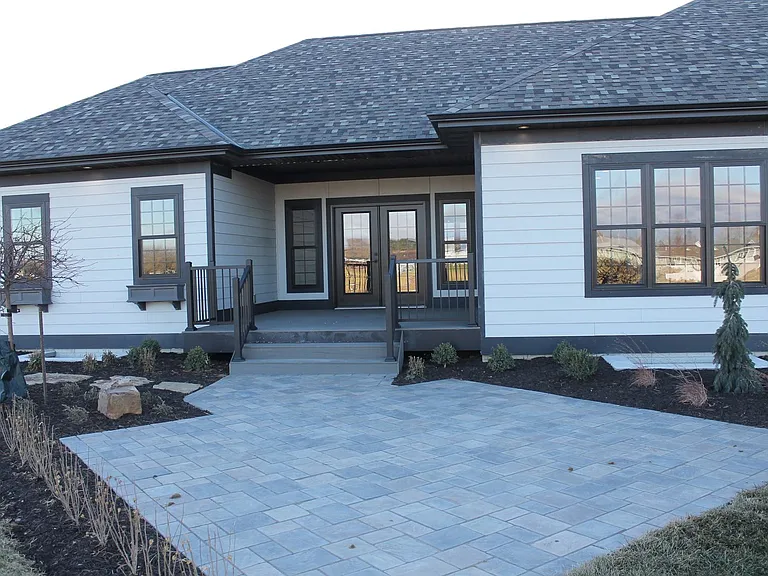 1007 E Maple Ave — Photo 2