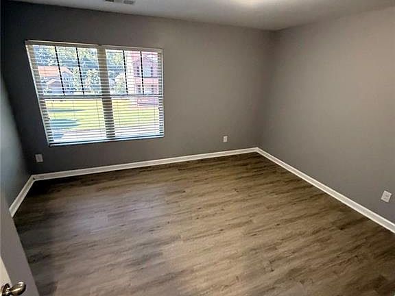 5th image of 407 Aviary Ln