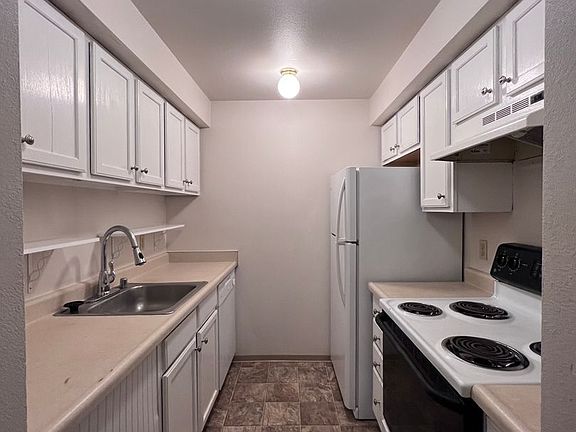 2nd image of 10522 Lake City Way NE #202