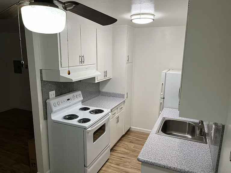 15991 Mateo St #7 — Photo 2
