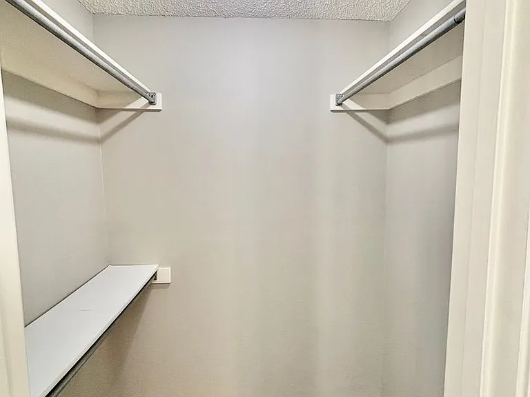 415 Valley Dr — Photo 6