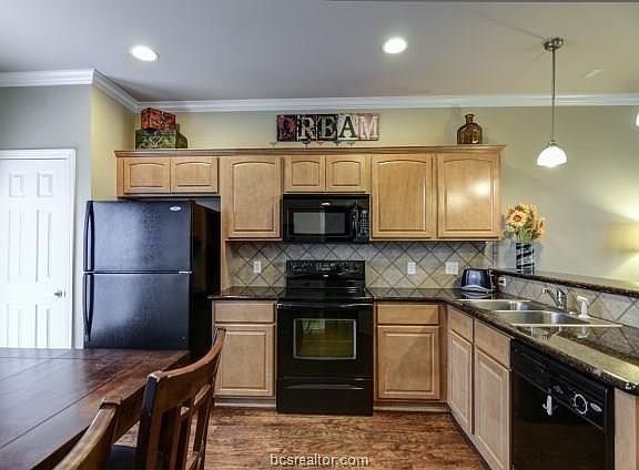 5th image of 305 Holleman Dr #1005