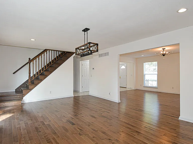 306 Bright Meadows Dr — Photo 8