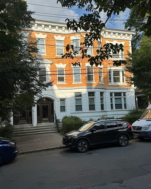 1st image of 12 Kilsyth Rd APT 3