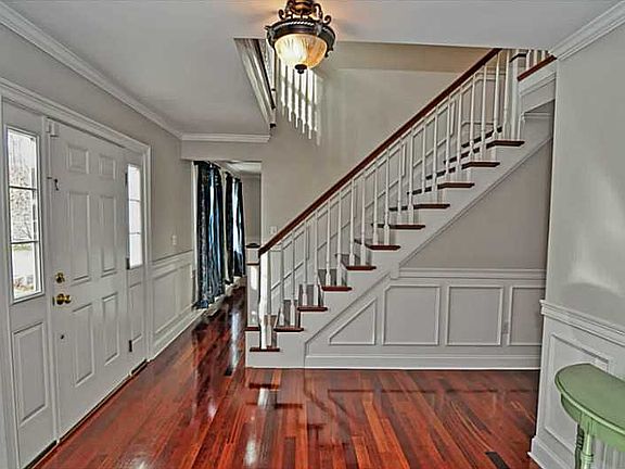 2nd image of 2 Victoria Dr
