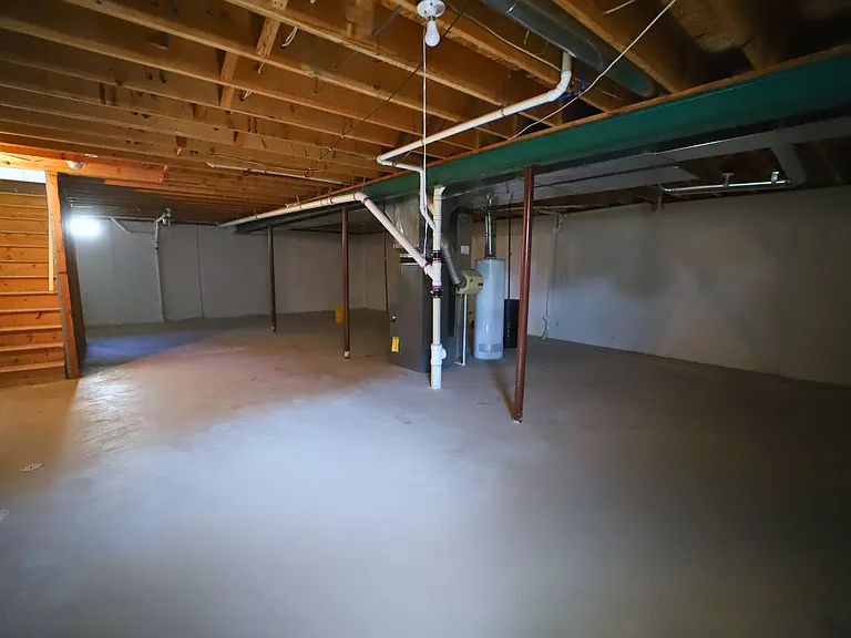 454 Woodland Dr W — Photo 10