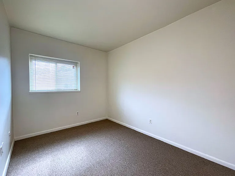Oak Creek Apartments — Photo 11
