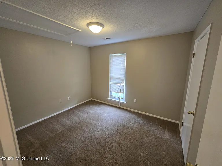 3560 Lakehurst Dr — Photo 7