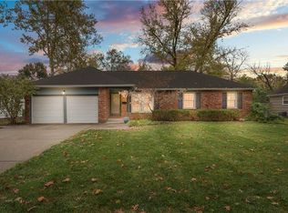 6423 W 102nd St, Overland Park, KS 66212