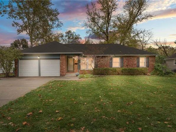 6423 W 102nd St, Overland Park, KS 66212