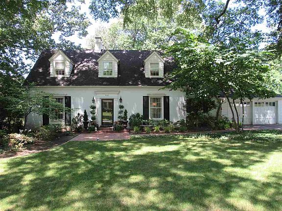 3rd image of 831 Granger Cir