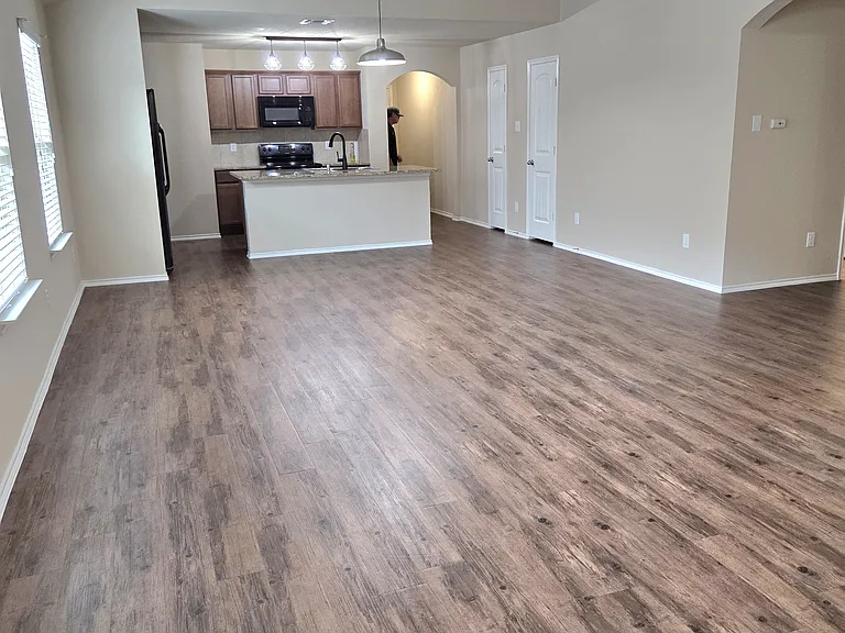 2118 Meadow Park Dr — Photo 3