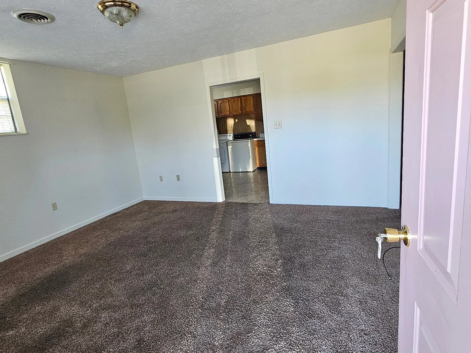 2BR, 1BA Unit in Fourplex Multifamily Home - New Tazewell, TN - $1000/month — Photo 3