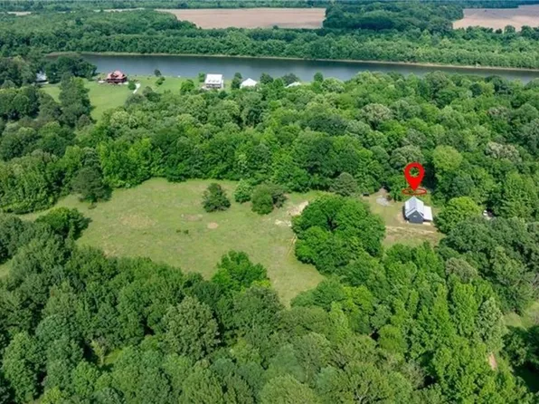13698 Riverbend Rd, Moundville, AL 35474