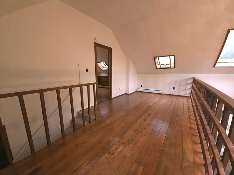 740 University Ave — Photo 17