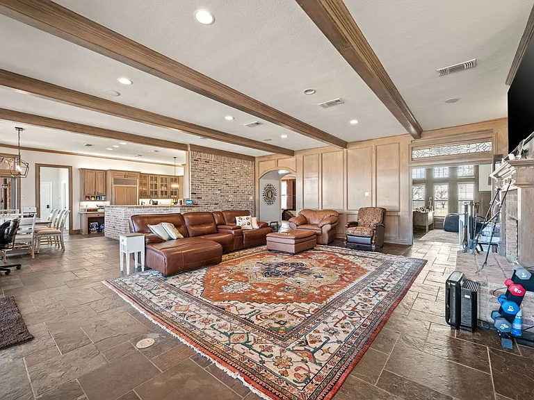 208 Highpoint Cir — Photo 33