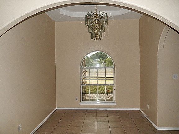 4th image of 328 Lantana Dr