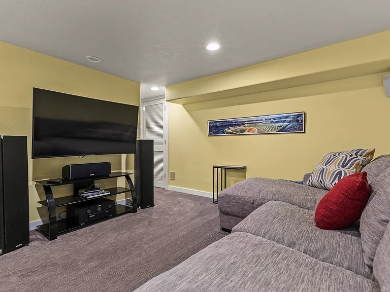 Lower Level | Living Area | Smart TV
