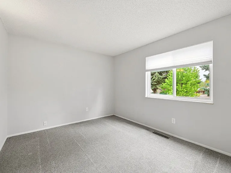 4935 Montebello Dr — Photo 11