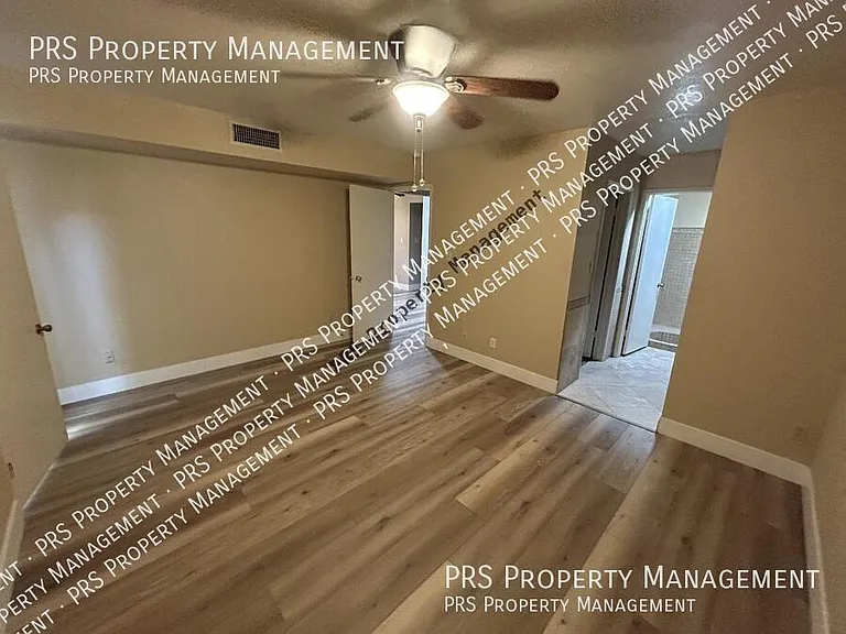 5100 N Miller Rd #11 — Photo 33