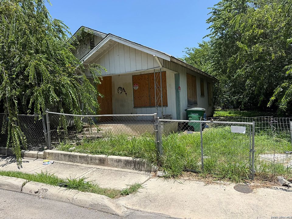 1st image of 2319 W Poplar