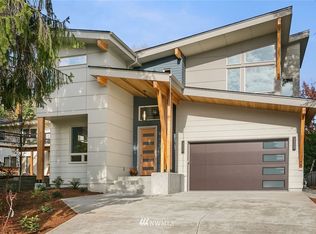 5462 NE 200th Place Lake, Forest Park, WA 98155