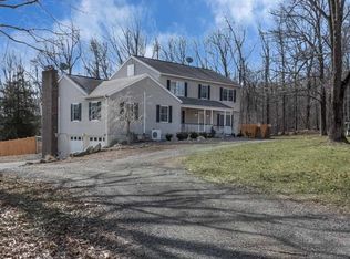 8 Whitetail Ln, Glen Gardner, NJ 08826