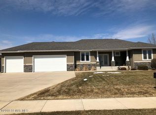 210 Stoneridge Ln NE, Owatonna, MN 55060