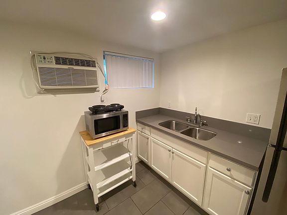 3rd image of 10914 Rose Ave Unit 10
