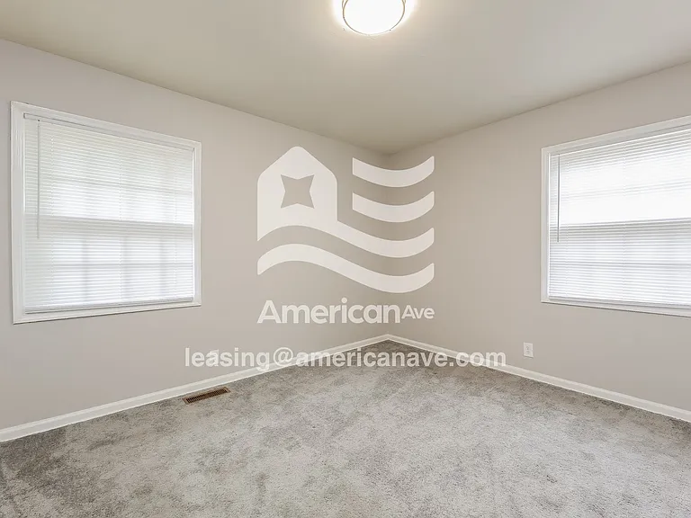 1746699_009_main_bedroom_13685642.jpg