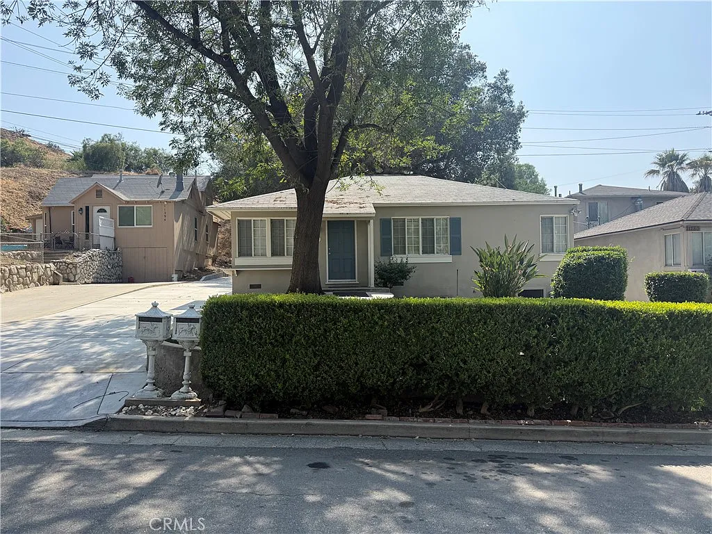 3 bed, 1100 sqft, $2,500 — Photo 1