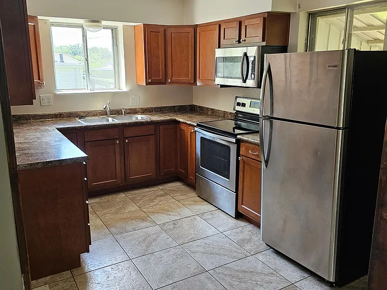 11 Beverly Dr — Photo 2