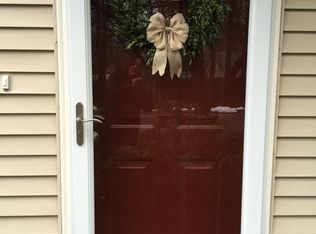 4 W Meadow Ln, Middletown, CT 06457