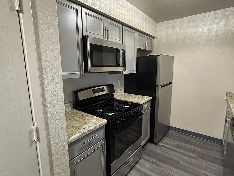 Sierra View Apartments — Photo 12