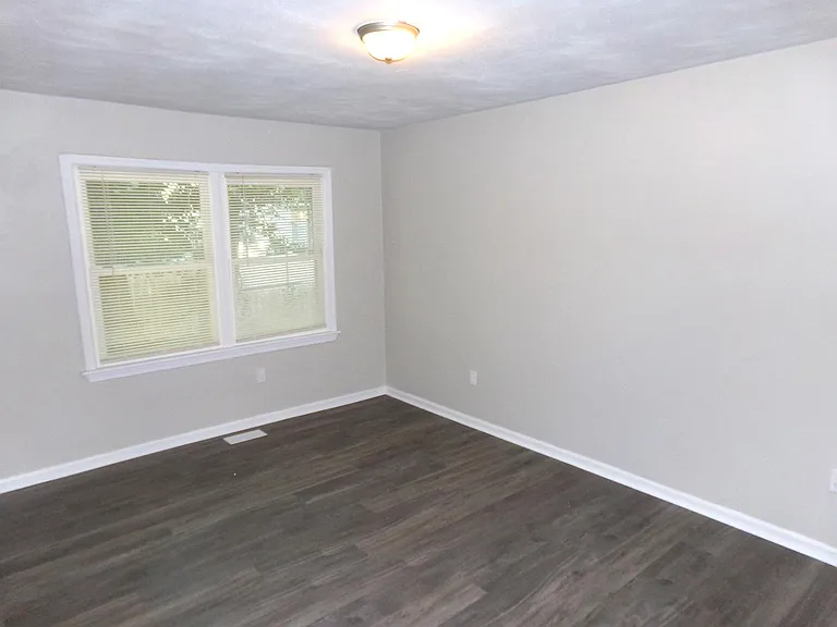 415 W 32nd St — Photo 14