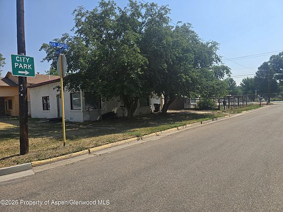 3rd image of 601 Rose St