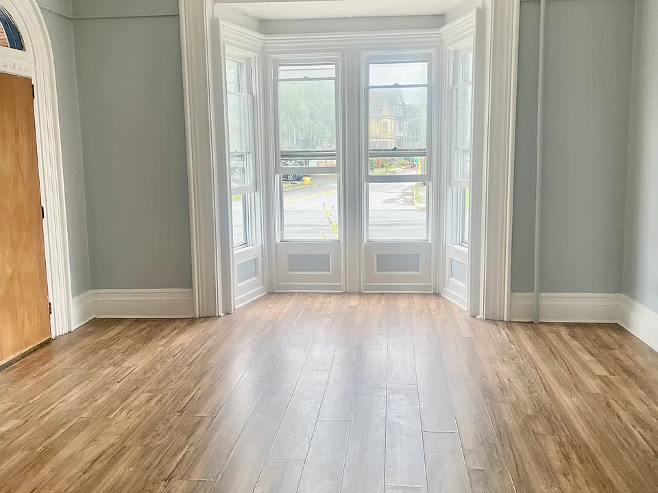 12 E Main St