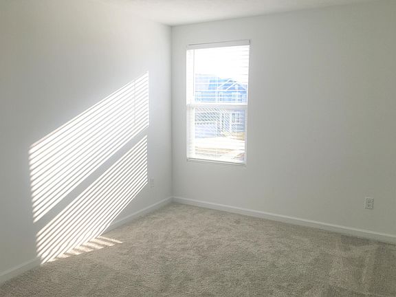 4th image of 63 Woodhull Cres