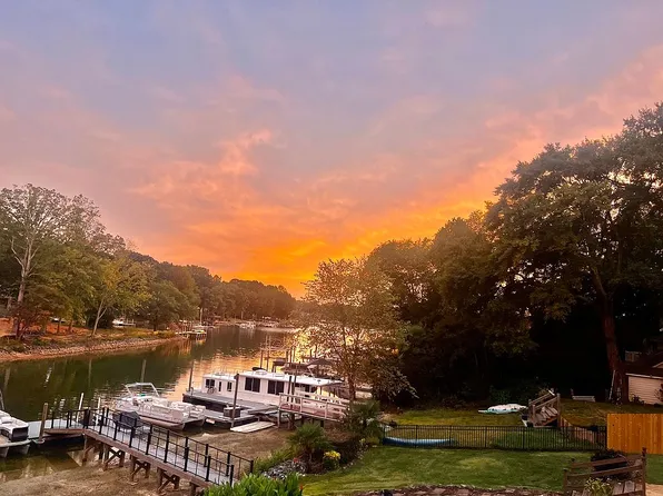 21610 Rio Oro Dr, Cornelius, NC 28031