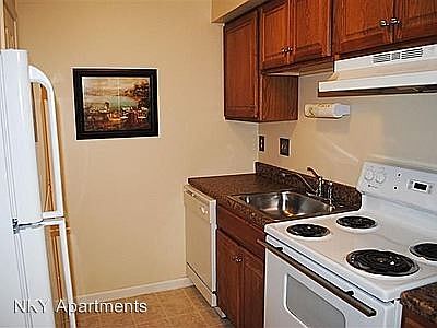 5th image of 1002 Parkvale Ct APT 6