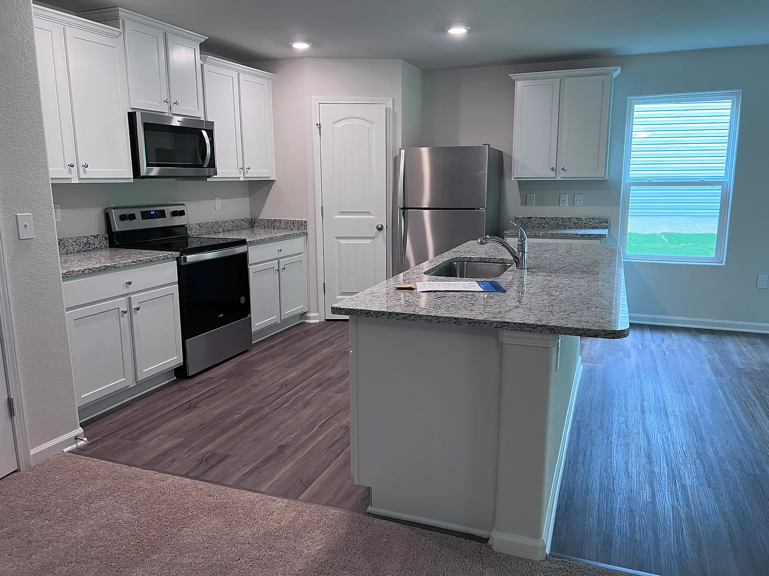 4 bed, 2.5 bath, 1995 sqft, $2,450 — Photo 2