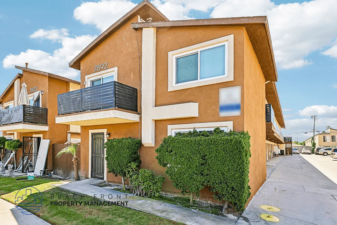 7902 Holt Ave. — Photo 4