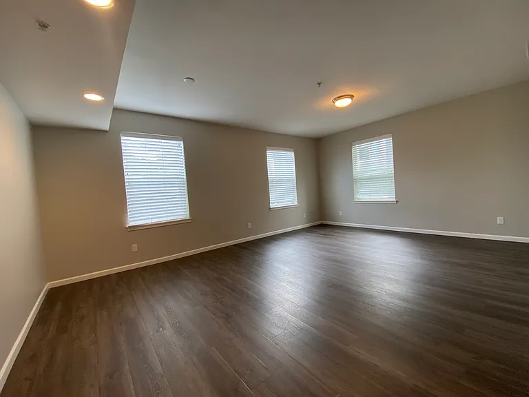 6906 N Greenwich Ave #19 — Photo 4