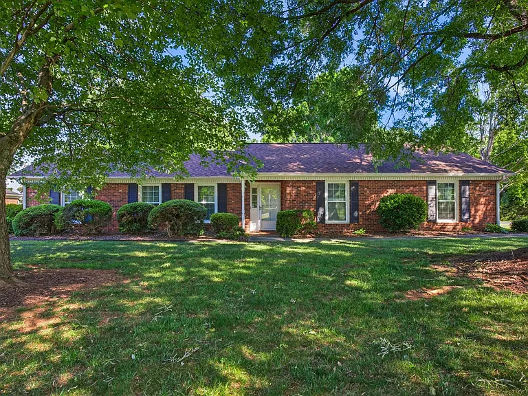 640 Summerest Ct — Photo 40