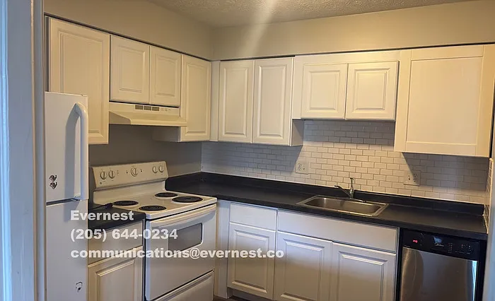 Building Photo - 1470 Slade Ave #101