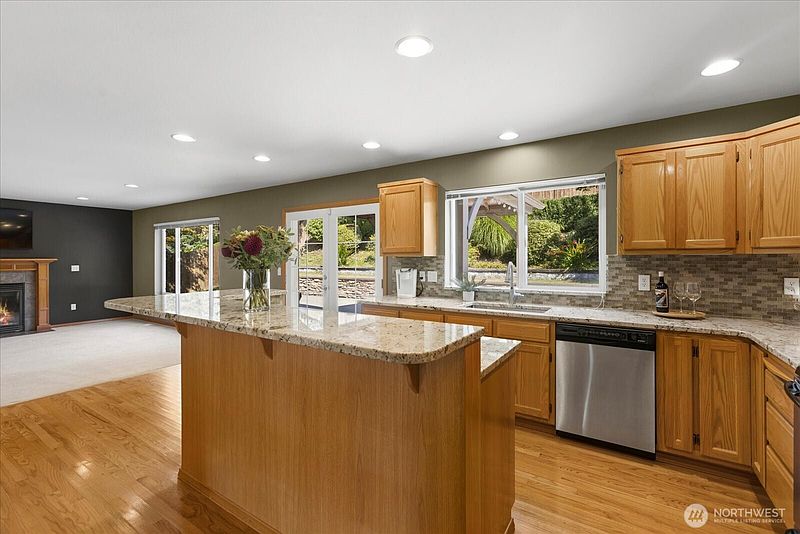 5th image of 801 Darwins Way