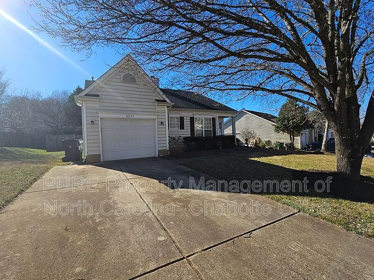 8237 Hornwood Ct — Photo 24