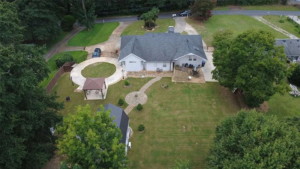 5 bed, 4.0 bath, 3598 sqft, $3,250 — Photo 3