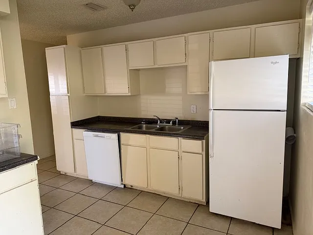 1218 Boreas Dr — Photo 2