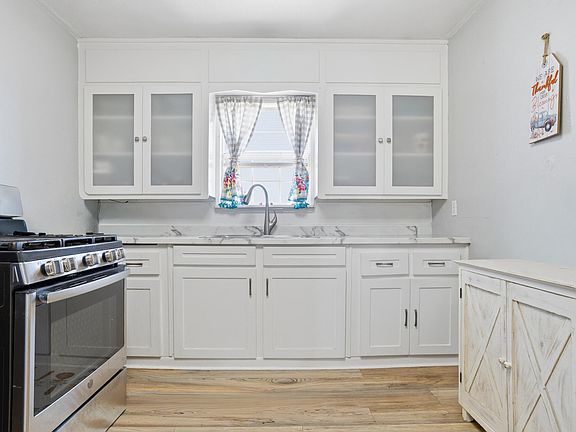 5th image of 2104 W 26th St